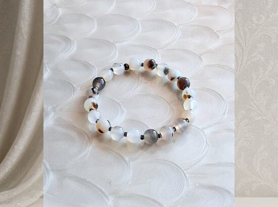 Ahāta rokassprādze